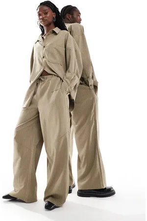 COLLUSION Pantalones marrones de corte globo con raya diplomática de Unisex (parte de un conjunto)-Marrón