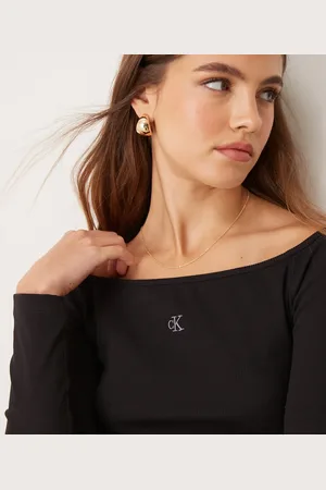 Calvin Klein Top negro con escote Bardot exclusivo en ASOS de