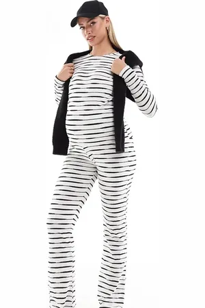 Mama;licious Pantalones de campana a rayas monocromáticas efecto tintado de punto de canalé de Mamalicious Maternity (parte de un conjunto)-Blanco