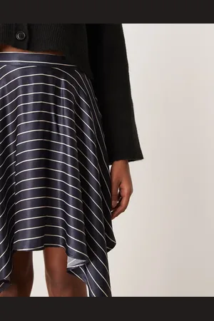 Miss Selfridge Minifalda azul marino con raya diplomática y bajo asimétrico de satén de -Multicolor