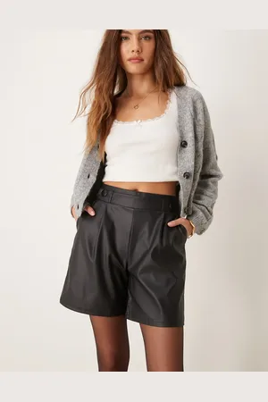 JDY Pantalones cortos negros de cuero sintético de
