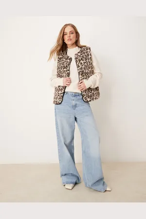 New Look Chaqueta sin mangas con estampado animal de borreguito de