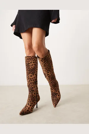 New Look Botas por la rodilla con estampado de leopardo de antelina de -Beis neutro