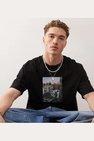 COLLUSION Camiseta negra con estampado trasero y gráfico de ciudad en la parte delantera de