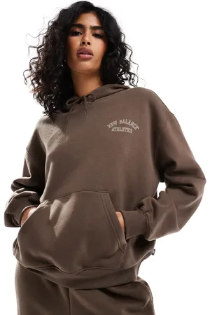 New Balance Sudadera marrón oscuro con capucha y estampado gráfico de felpa de -Rojo