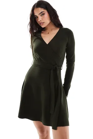 French Connection Vestido corto cruzado de corte skater de punto suave de -Verde