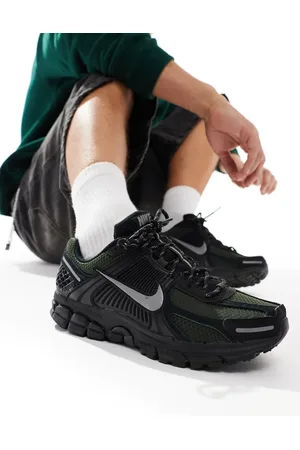 Nike Zapatillas de deporte triple Zoom Vomero 5 de