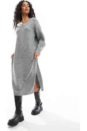 VERO MODA Vestido midi gris medio jaspeado extragrande con cuello de pico de punto de