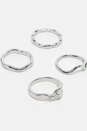 ASOS Pack de 4 anillos plateados con diseños finos efecto fundido de