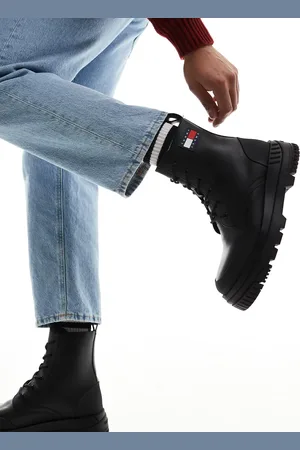 Tommy Hilfiger Botas negras con suela gruesa y cordones de cuero de