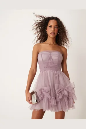 Lace & Beads Vestido corto lila grisáceo con diseño de capas y cuerpo estilo corsé de