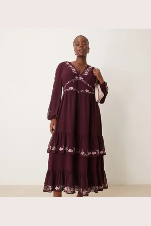 ASOS Vestido largo de manga larga escalonado y escotado con diseño bordado de ASOS DESIGN Curve-Multicolor