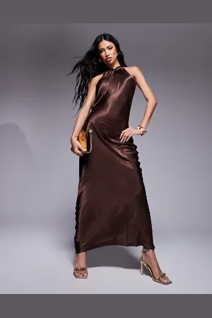 ASOS Vestido largo marrón con cuello halter de satén de