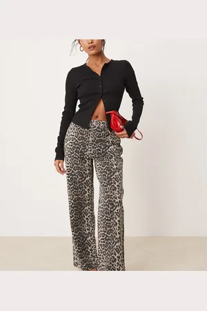 New Look Vaqueros de pernera ancha con estampado de leopardo de