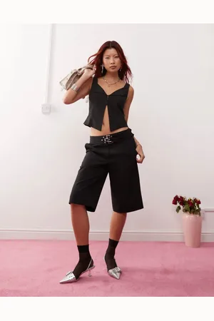Lioness Pantalones cortos de sastre negros de estilo años 90 de corte alargado y talle bajo con detalle de hebilla de (parte de un conjunto)