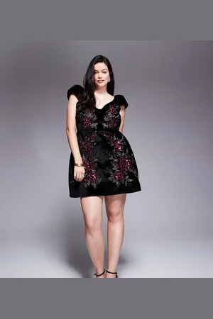 ASOS Vestido corto de terciopelo con diseño floral adornado de ASOS DESIGN Curve