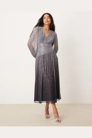 Forever New Vestido largo plateado asimétrico con degradado y cintura baja de tejido plisado de -Azul marino