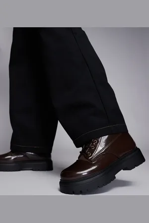 ASOS Botas marrones de estilo worker con cordones, suela gruesa y acabado pulido de