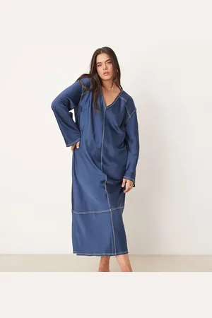 ASOS Vestido midi azul con cuello de pico y pespuntes color crema en contraste de satén de ASOS DESIGN Curve