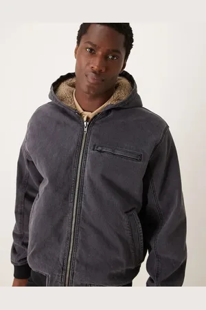 Abercrombie & Fitch Chaqueta bomber vaquera negro lavado de estilo worker con capucha, estampado de dirección en la espalda y forro de sherpa de
