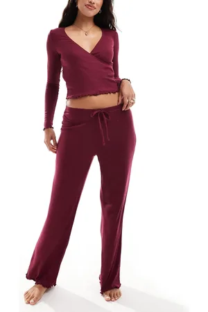 Boux Avenue Pijama rojo de pantalones y top de manga larga cruzado en la parte delantera de canalé de