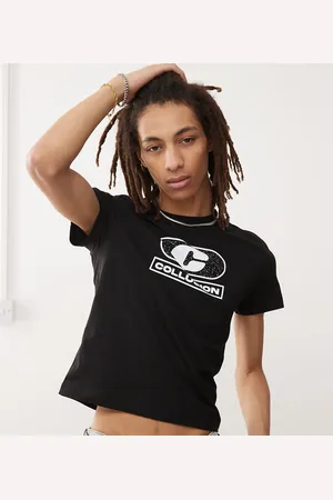 COLLUSION Camiseta negra con diseño encogido y logo estampado en la parte central del pecho de