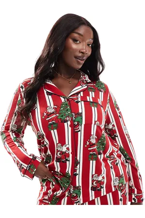 Chelsea Peers Pijama de top de manga larga con cuello de solapas y pantalones a rayas con estampado navideño de Papá Noel de poliéster His & Hers de Curve