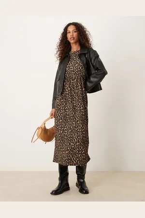 New Look Vestido midi amplio con estampado de leopardo y lazo en la espalda de tejido efecto rugoso de -Marrón