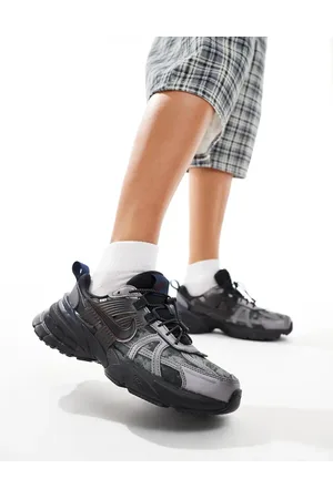 Nike Zapatillas de deporte gris metalizado y negras unisex V2K Run de