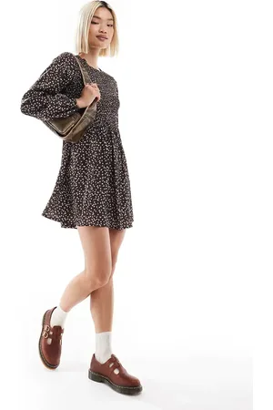 Daisy Street Vestido corto marrón amplio fruncido de manga larga con estampado floral de