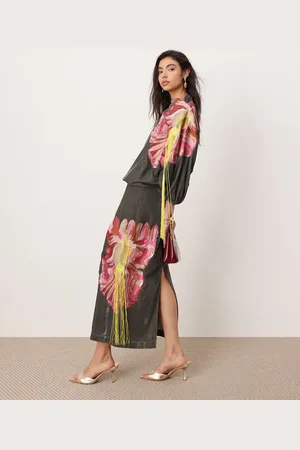 ASOS Vestido largo con diseño bordado y detalle de flecos de terciopelo de