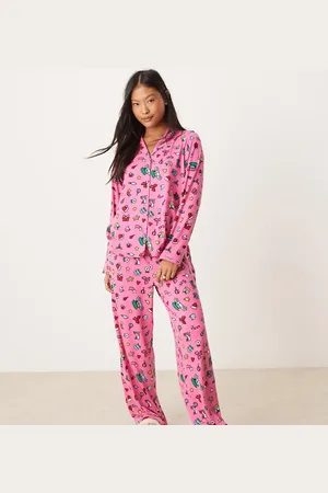 Urban Threads Pijama de pantalones y top de manga larga con cuello de solapas y estampado festivo de Navidad de poliéster de Petite