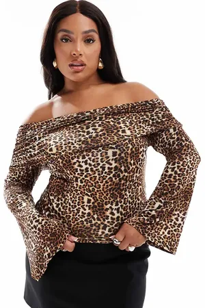 ASOS Top ceñido y asimétrico con estampado animal de ASOS DESIGN Curve-Multicolor