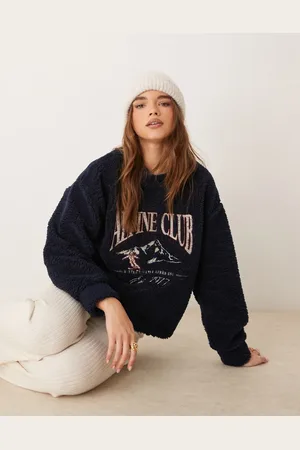 ASOS Sudadera extragrande con bordado "Ski Club" de borreguito de