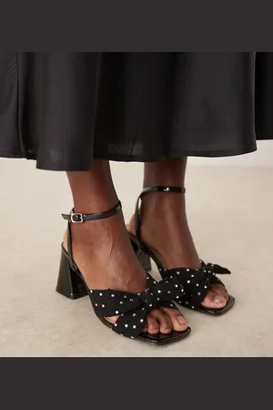 Glamorous Sandalias negras de tacón medio con lazo y pedrería exclusivas de