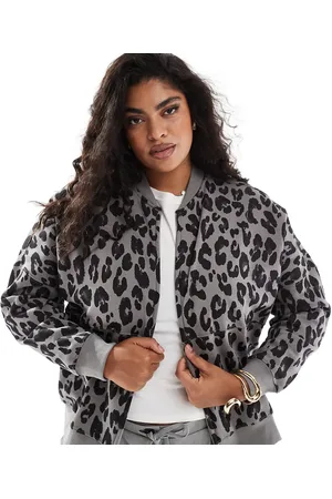 Yours Chaqueta bomber extragrande con estampado de leopardo de punto liso de -Negro