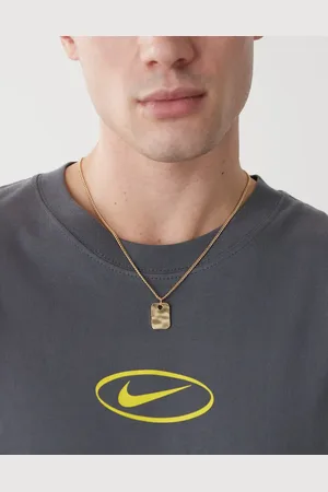 FADED FUTURE Collar con colgante de placa repujada de