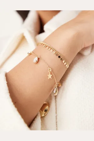 DesignB London Pulsera dorada de varias hileras con charms de estilo celestial y circulares de