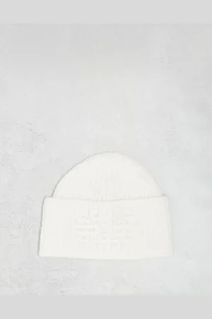 The Couture Club Gorro blanco hueso con detalle de emblema de punto de