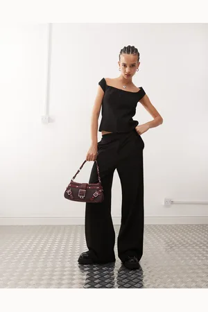 Weekday Top negro con raya diplomática, cuello ancho y detalle de corchetes Raven de (parte de un conjunto)