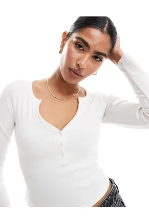 Hollister Top hueso escotado con detalle de botones de canalé de