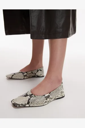 Topshop Bailarinas con estampado de serpiente, puntera cuadrada y detalle fruncido de cuero premium Casey de