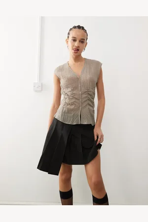 Weekday Blusa color topo traslúcida sin mangas con cuello de pico y detalles tipo corsé en la cintura de -Beis neutro