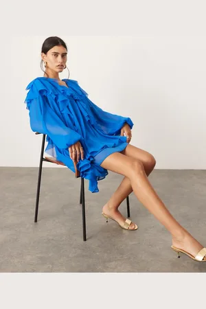ASOS Vestido corto con volantes y bordes sin rematar de chifón de