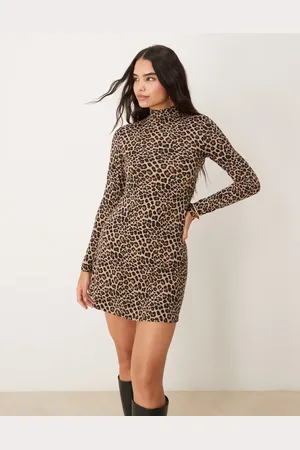New Look Vestido corto de manga larga con estampado de leopardo de tejido suave de