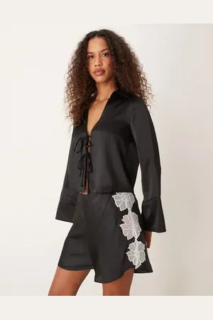 New Look Top con lazada delantera de satén de
