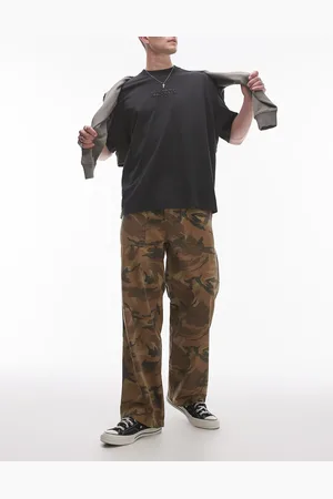 AllSaints Pantalones de corte recto holgado con estampado de camuflaje Gasper de -Marrón