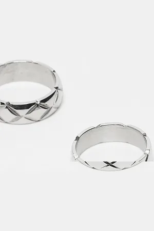 ASOS Pack de 2 anillos plateados con diseños grabados de acero inoxidable resistente al agua de