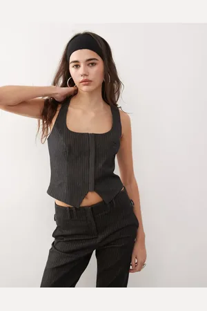 COLLUSION Top negro con raya diplomática, cuello halter y detalle de corchetes de -Gris