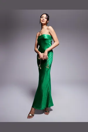 In The Style Vestido midi verde esmeralda con escote palabra de honor de satén efecto líquido exclusivo de x Perrie Sian